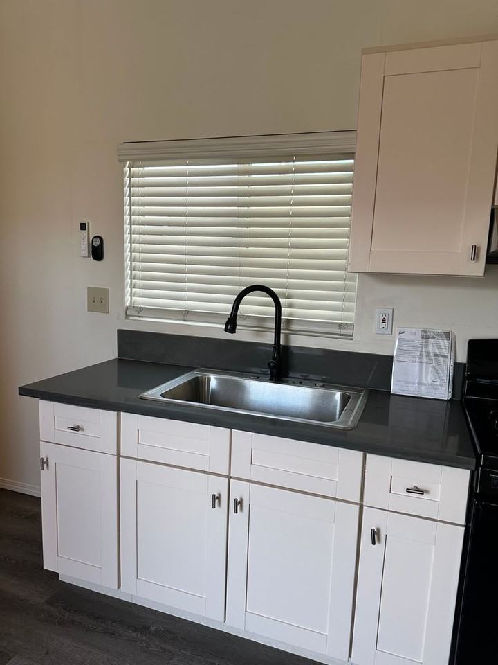 Hitching Post - Photo 7 of 18