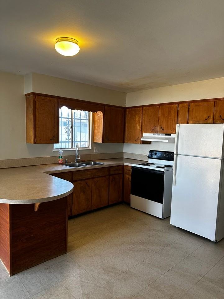 1229 Burnham St - Photo 5 of 18