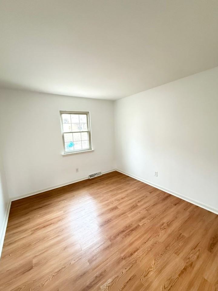 524 Atlantic Ave - Photo 3 of 27