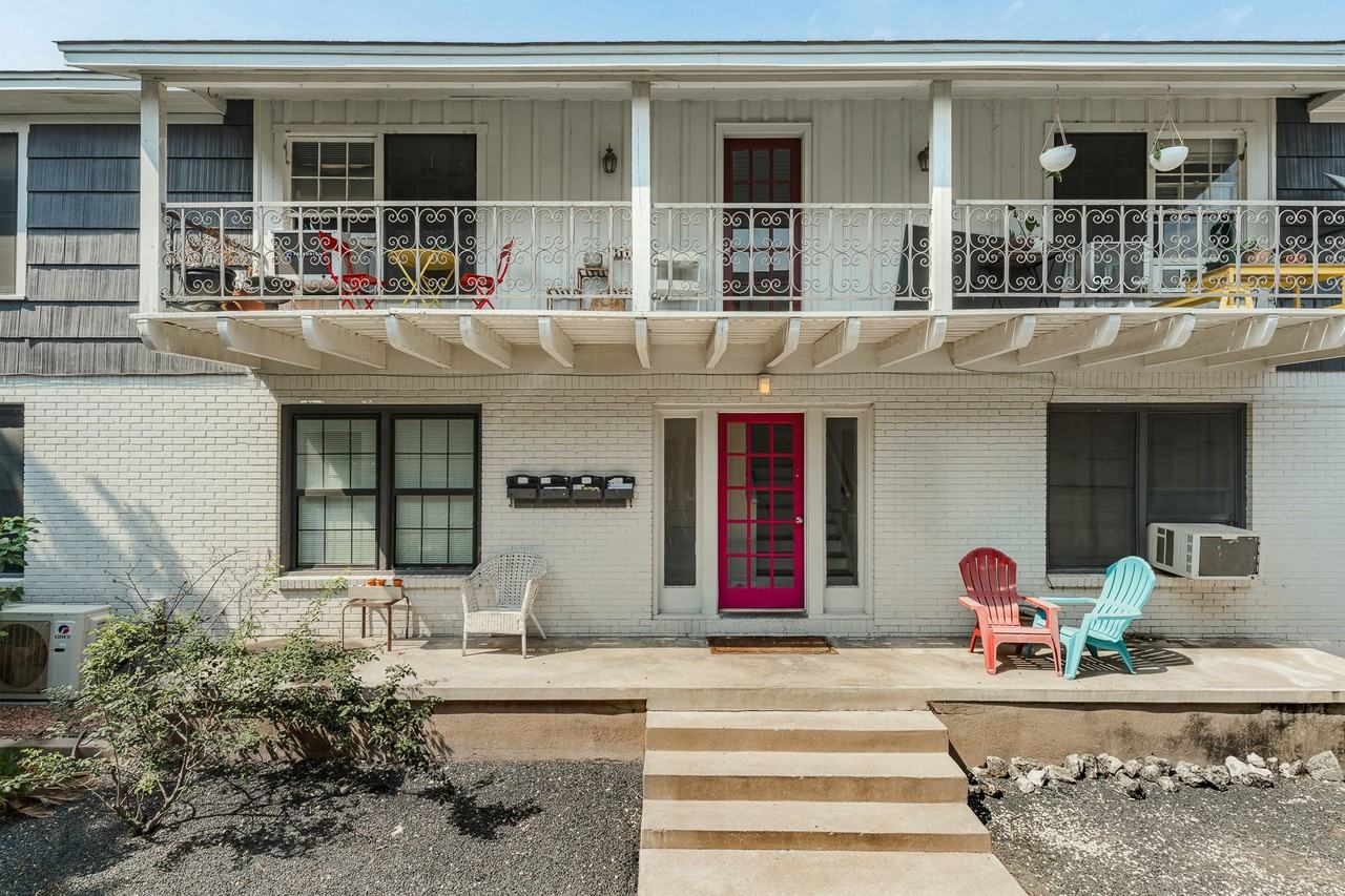 Royal Arms I - Photo 3 of 4