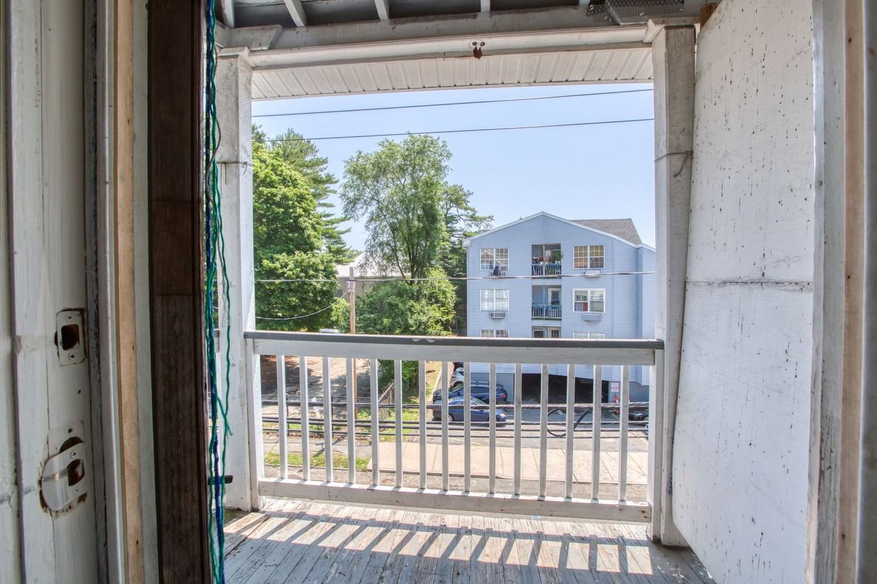 550-560 Atlantic Street - Photo 3 of 23