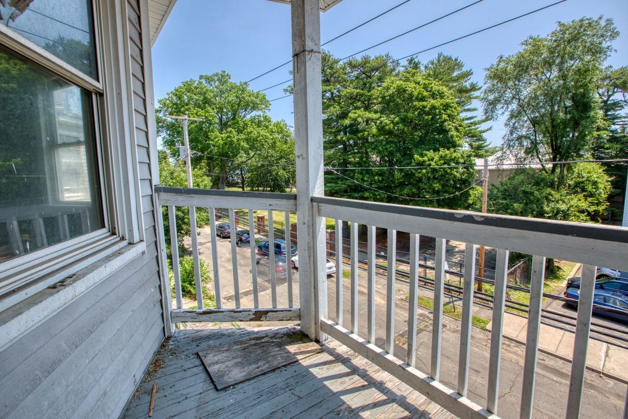 550 Atlantic St - Photo 4 of 43
