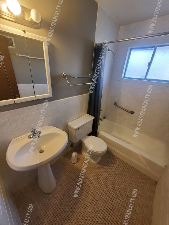 7903 Grandview St - Photo 3 of 8