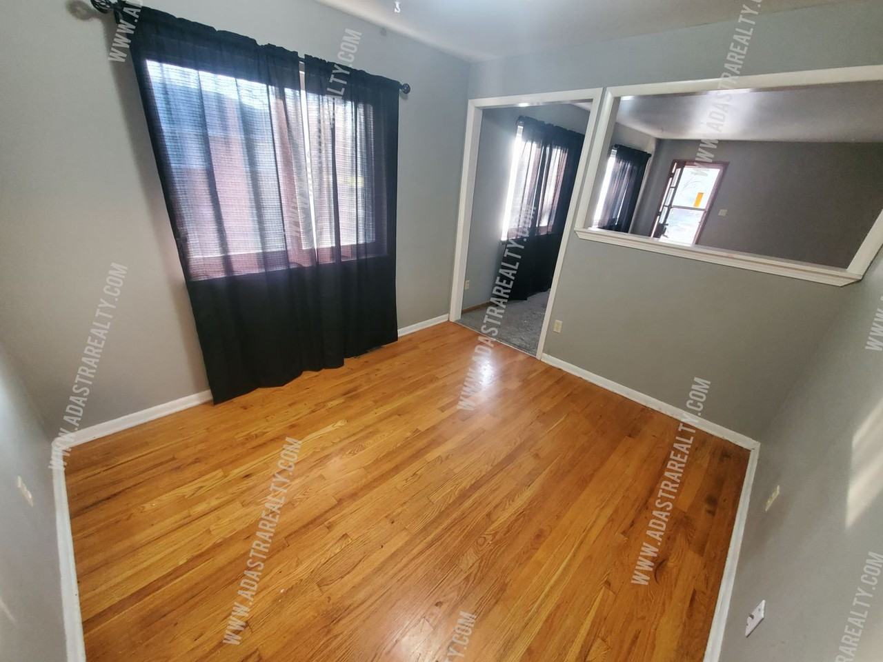 7903 Grandview St - Photo 3 of 8