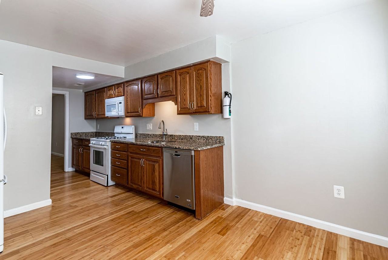 4311 Elliot Ct - Photo 5 of 36