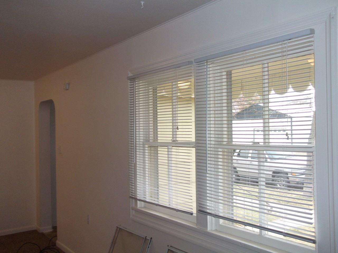 601 E 6th St - Photo 3 of 8