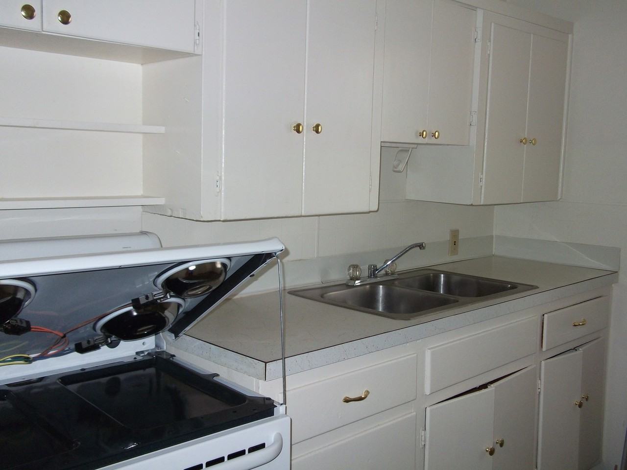 601 E 6th St - Photo 7 of 8