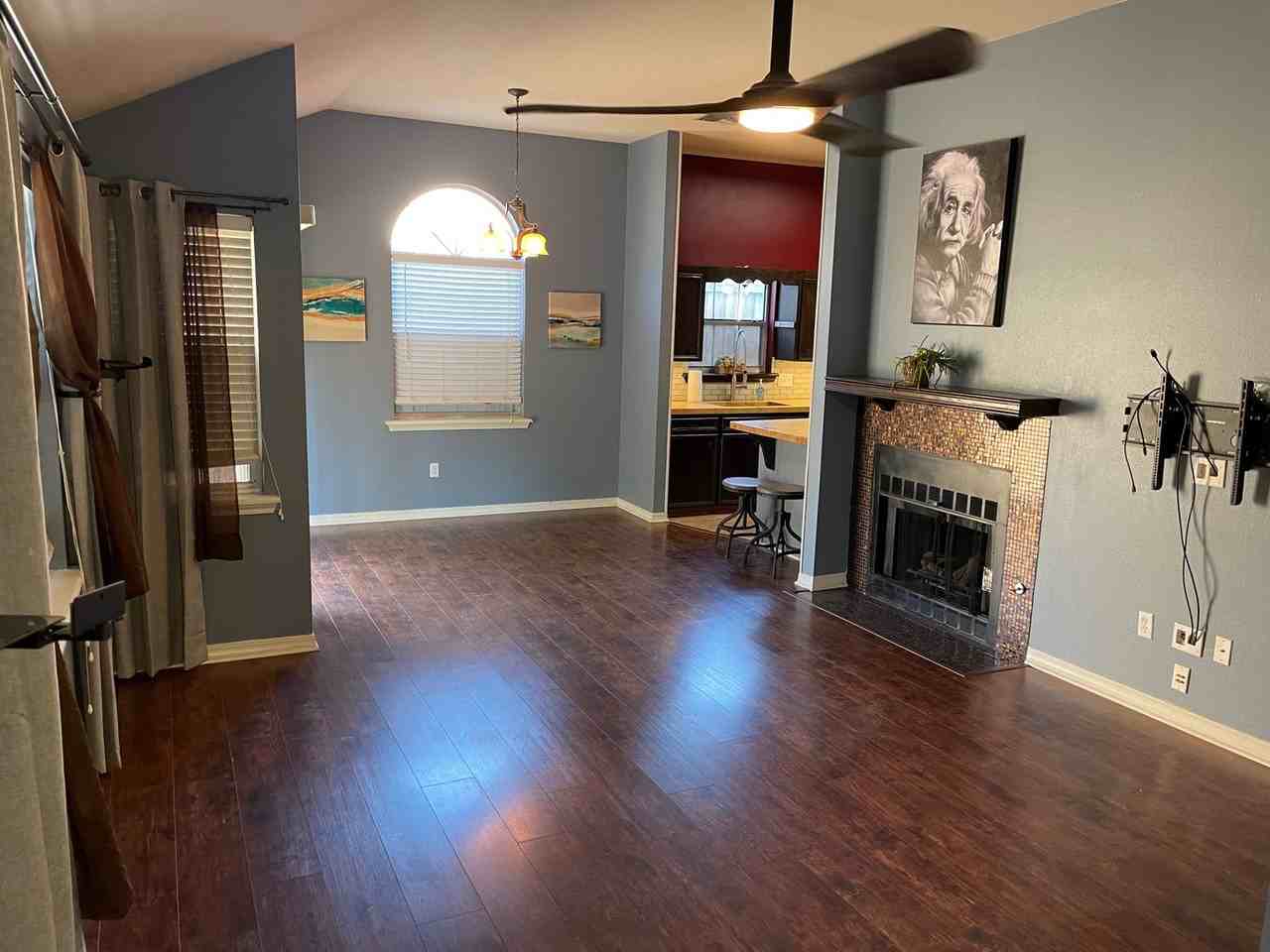 1336 Pecan Sq - Photo 4 of 16