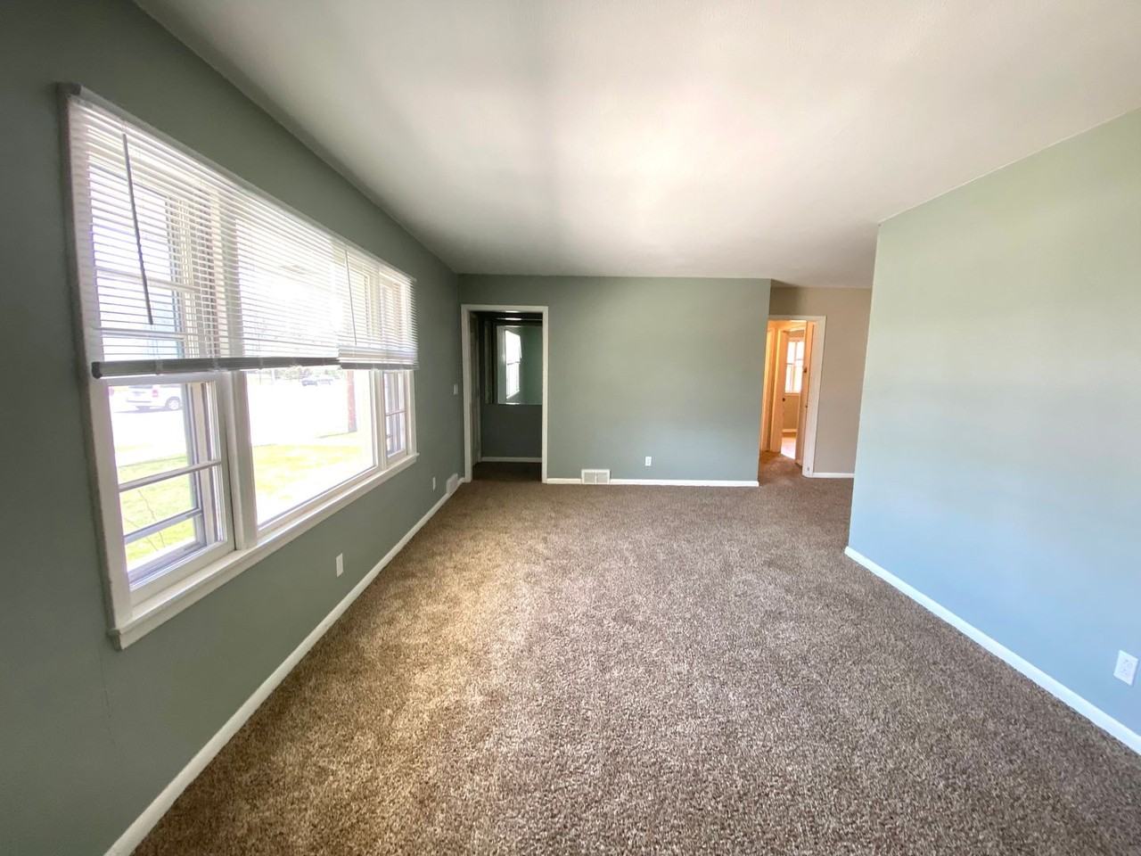 427 8th St S - Photo 4 of 35