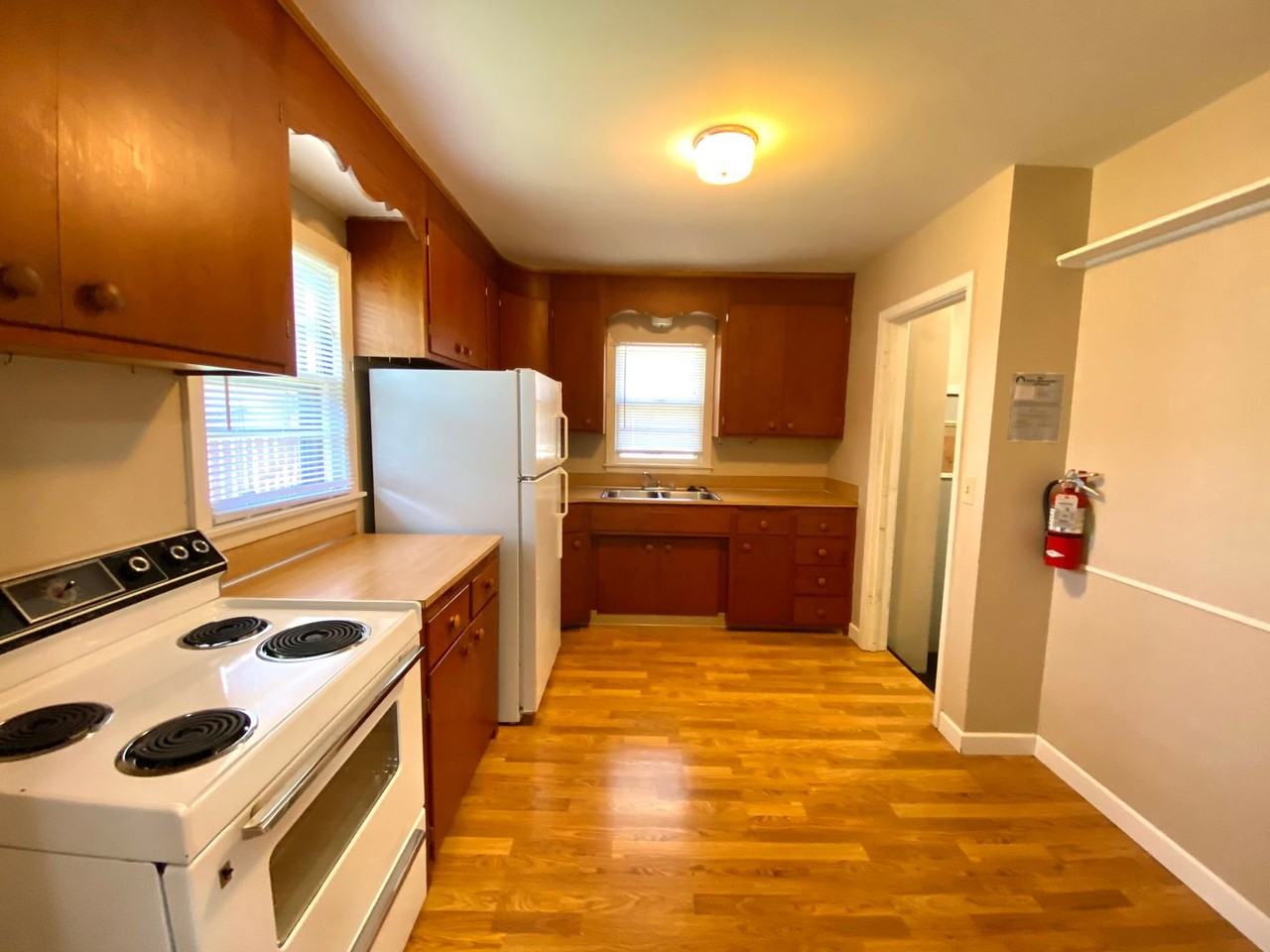 427 8th St S - Photo 6 of 35