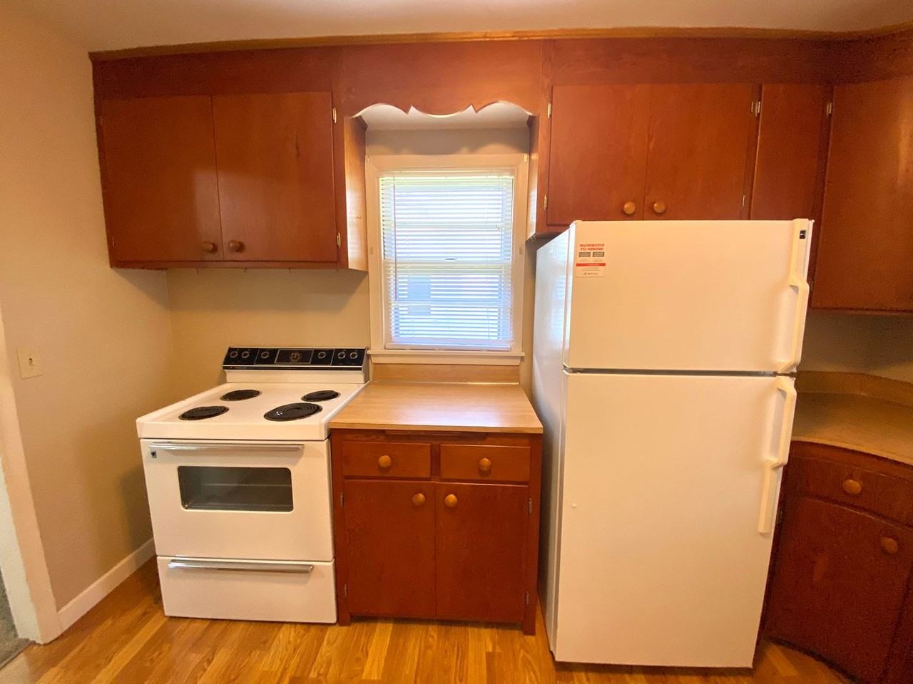 427 8th St S - Photo 7 of 35