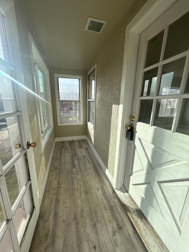 66 Ne Oak St - Photo 2 of 8