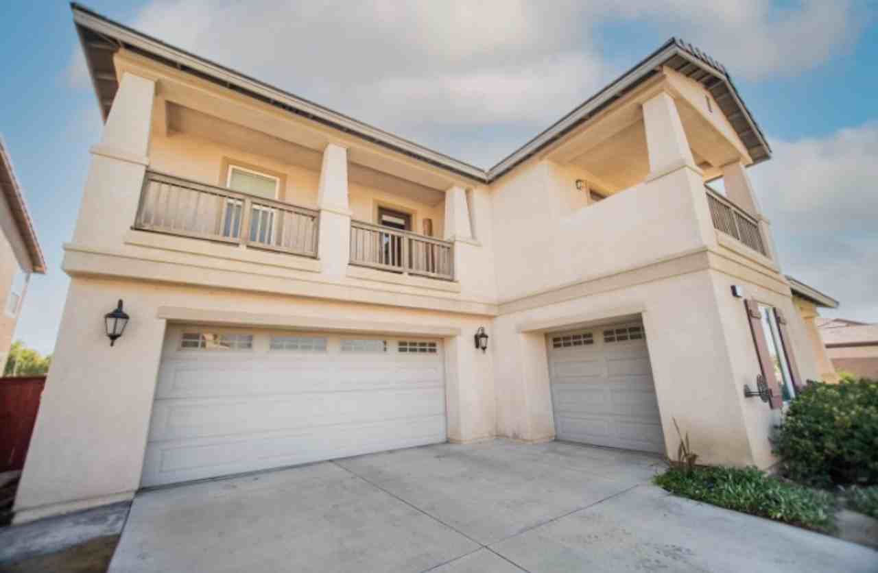 565 Sandalwood St - Photo 2 of 14