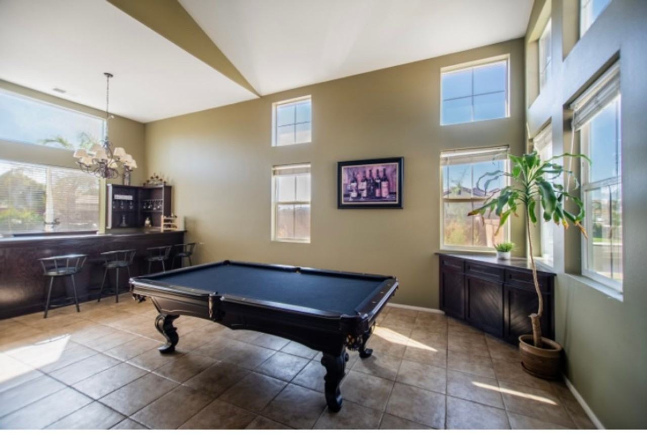 565 Sandalwood St - Photo 3 of 14