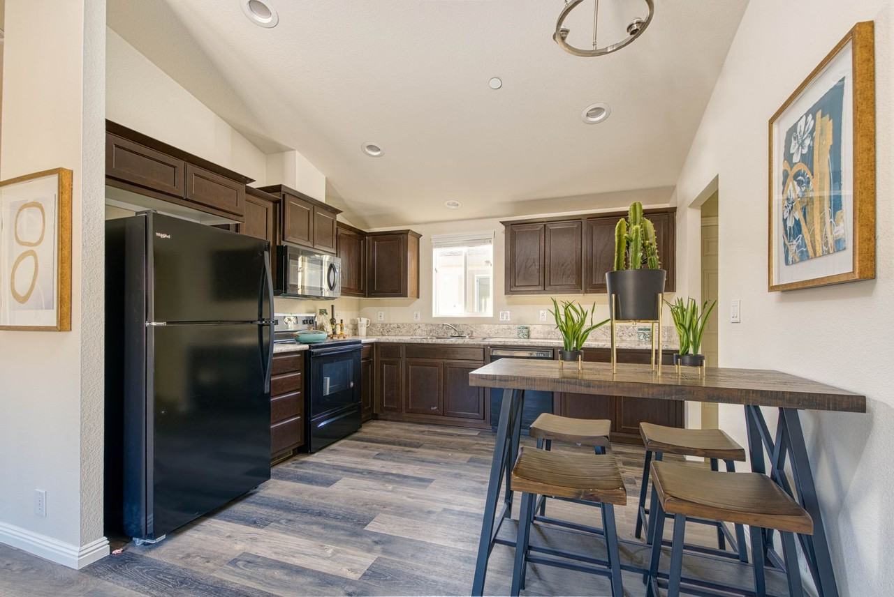 1843 C Ave - Photo 3 of 19