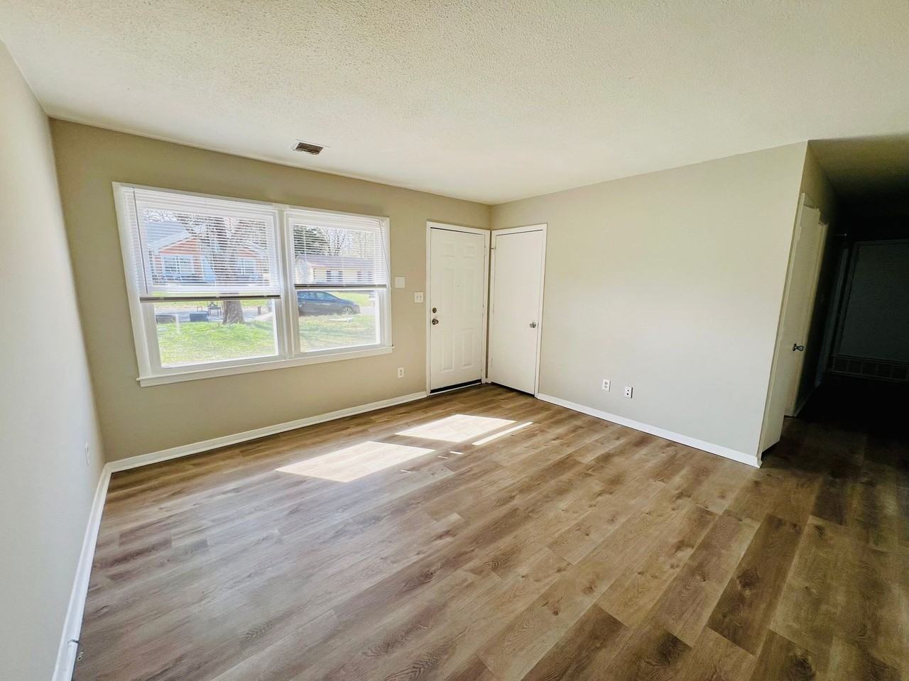 4322 Pebblebrook Dr - Photo 2 of 10