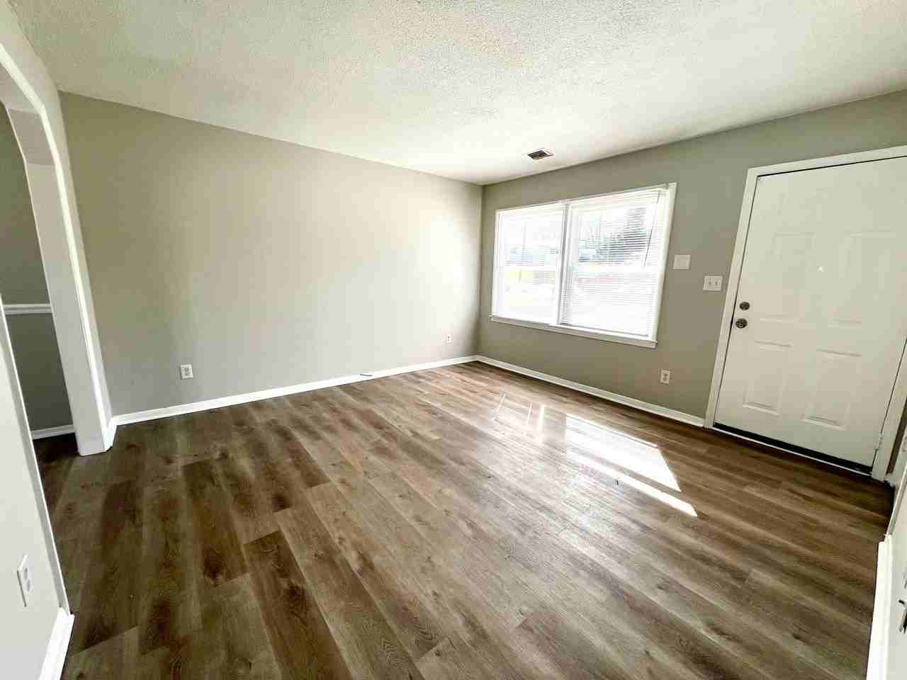 4322 Pebblebrook Dr - Photo 3 of 10