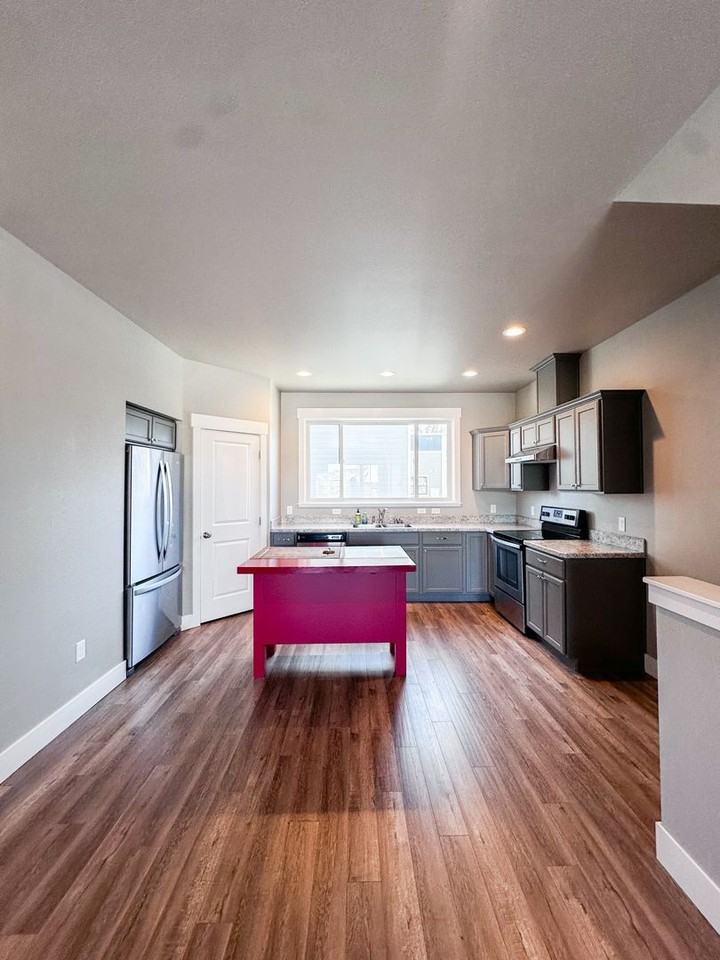 1820 Lost Creek Rd - Photo 6 of 17