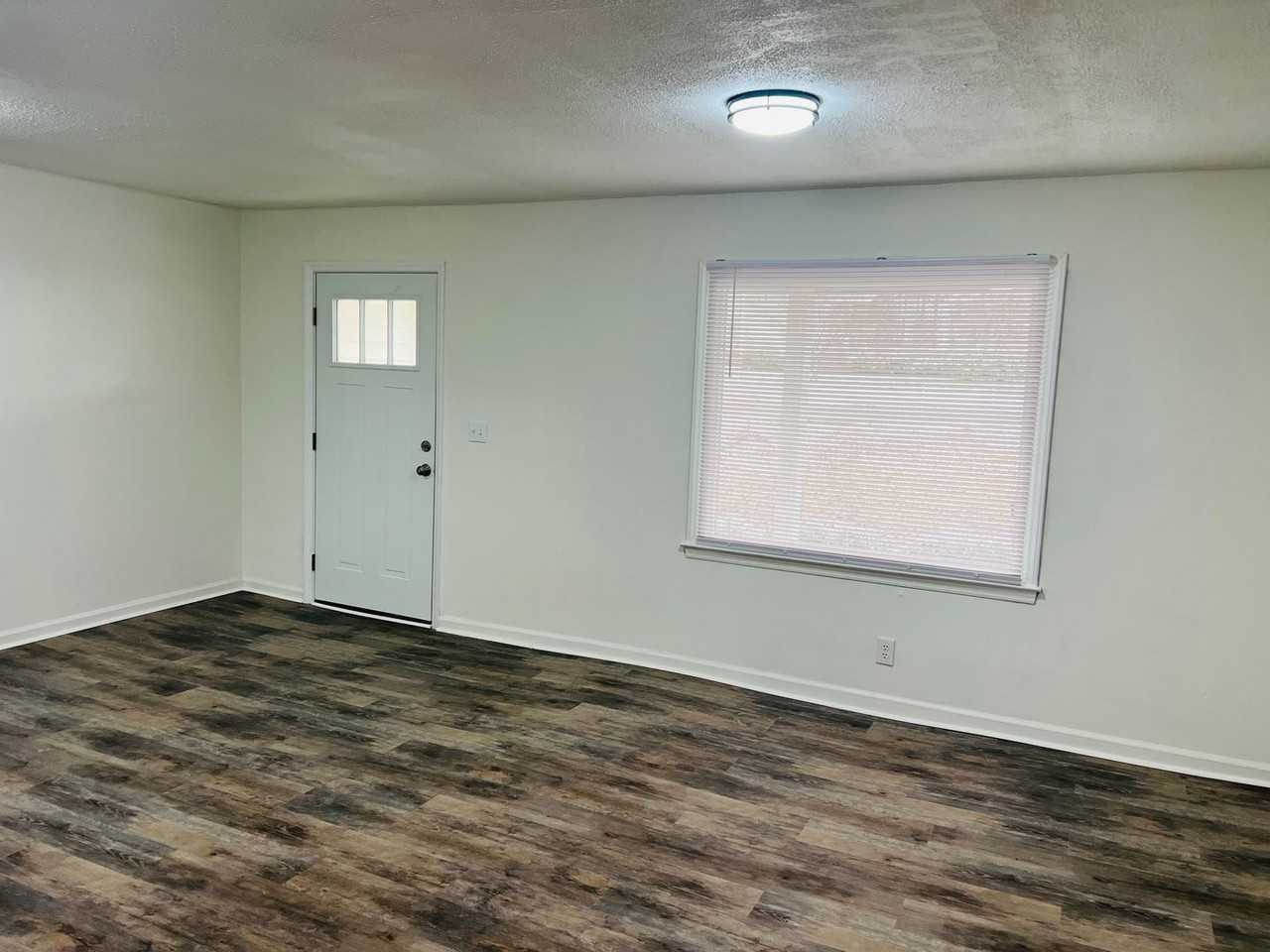 131 College St - Photo 3 of 11