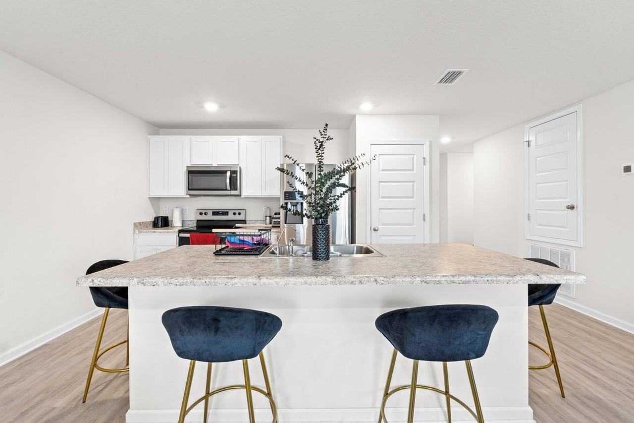 6472 Bellavia Ln - Photo 4 of 31