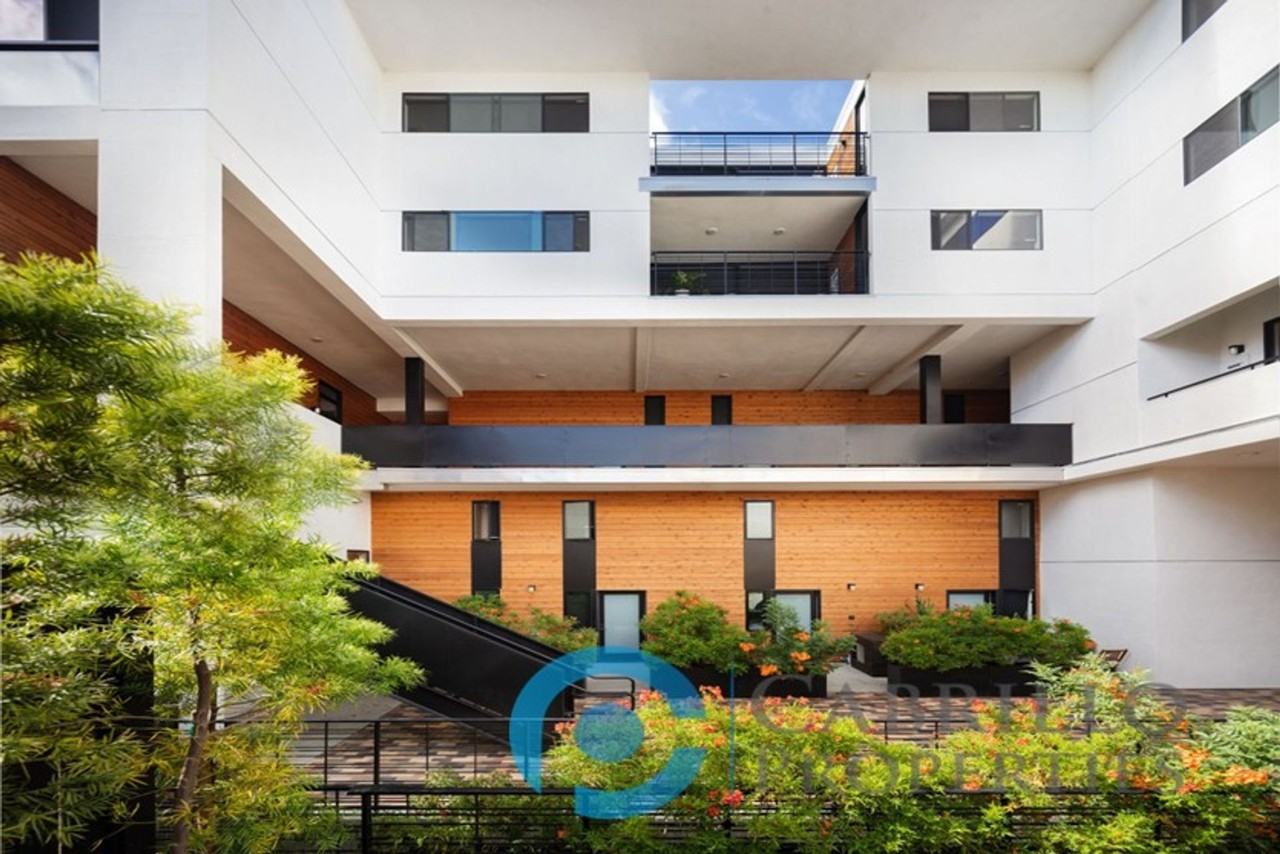 The Louie - Photo 5 of 50