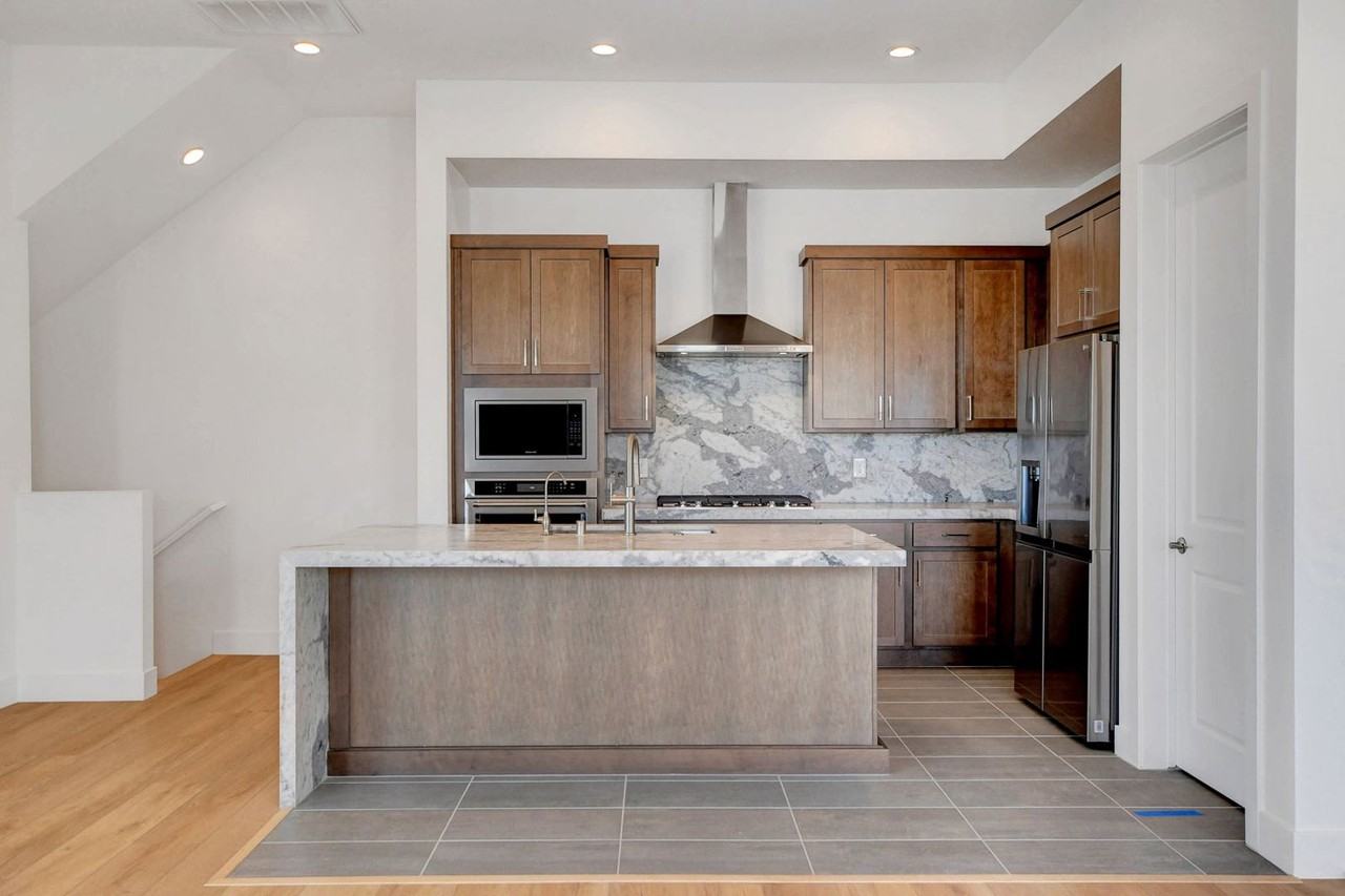 670 Grey Saker St - Photo 2 of 32