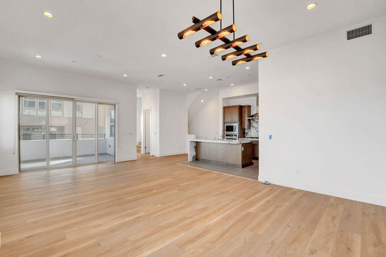 670 Grey Saker St - Photo 7 of 32