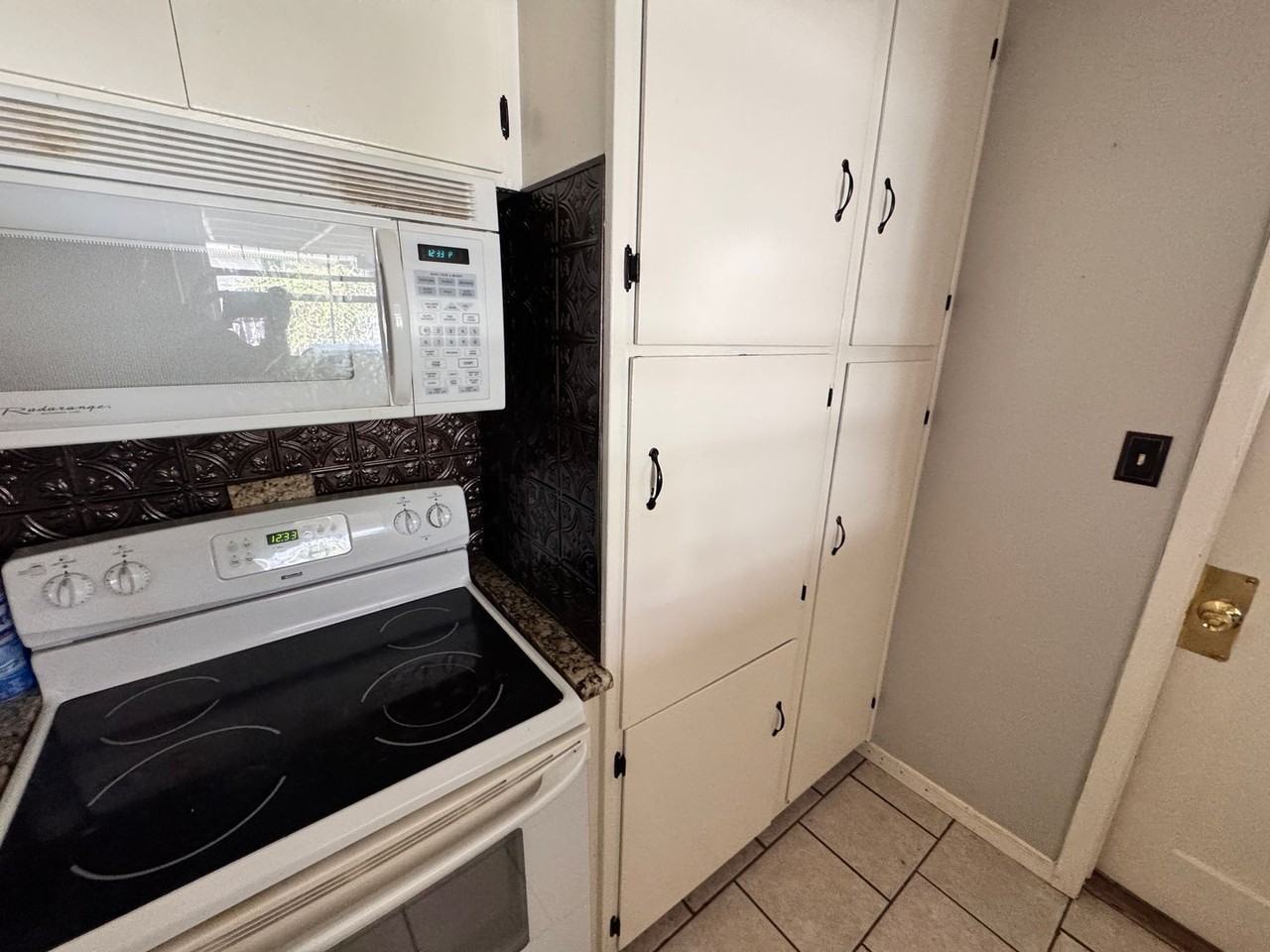 2411 13th St - Photo 5 of 23