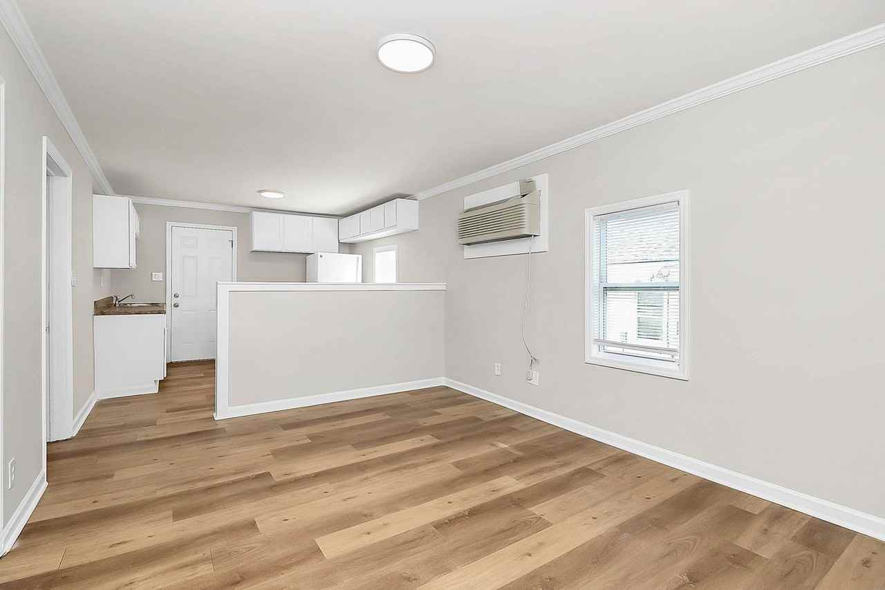 2510 Hemphill St - Photo 4 of 30