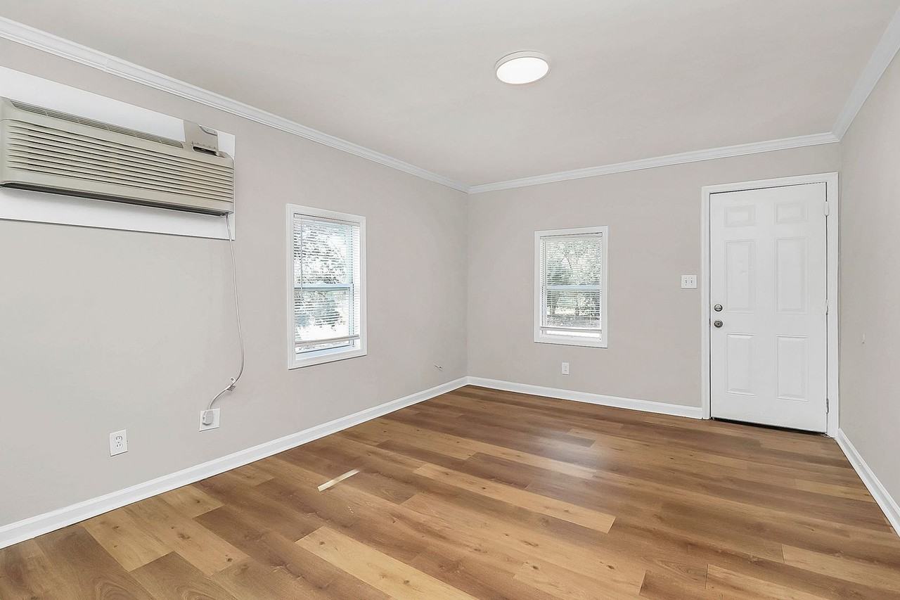 2510 Hemphill St - Photo 6 of 30