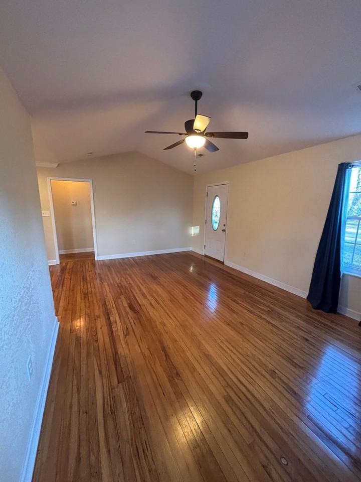 825 Long Rd - Photo 3 of 12