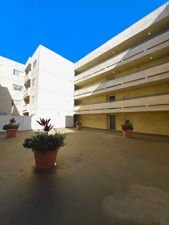 B & B Apartments - Photo 4 of 5