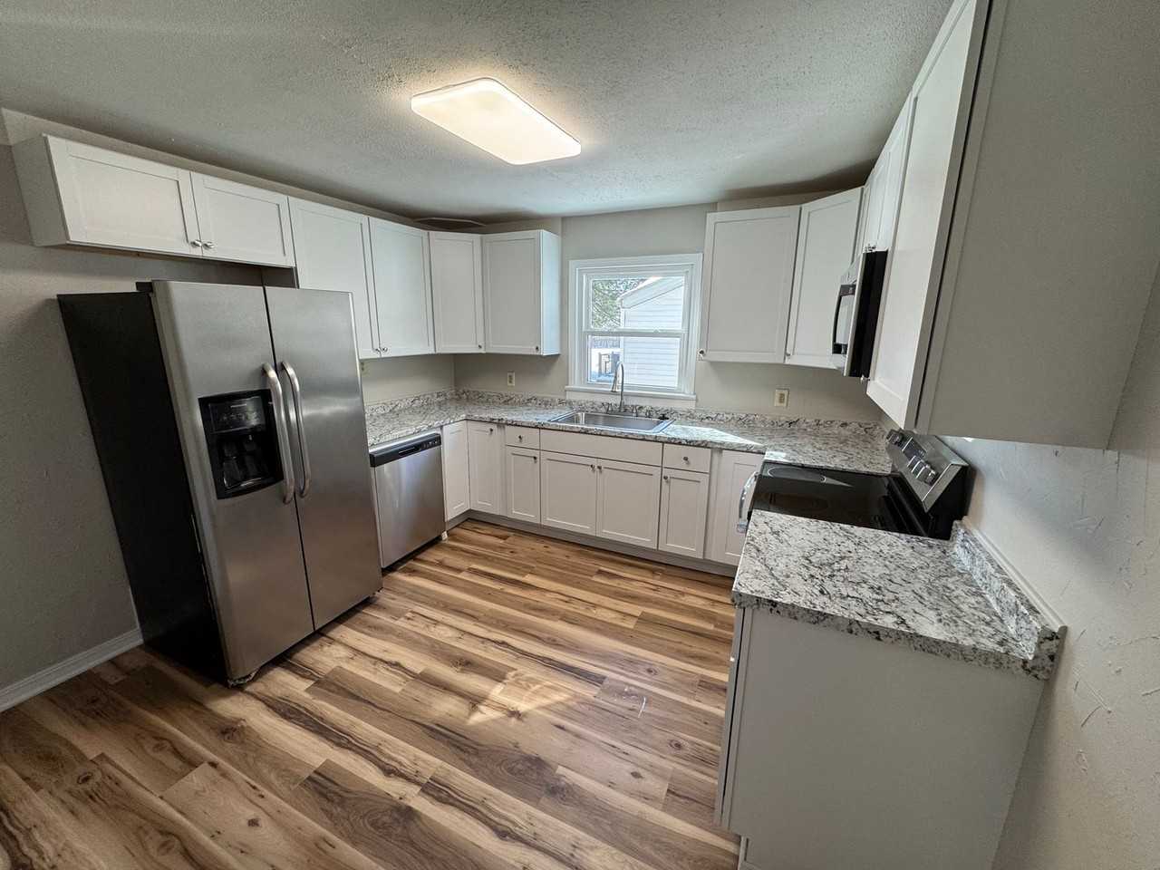 2460 E Manchester St - Photo 3 of 15