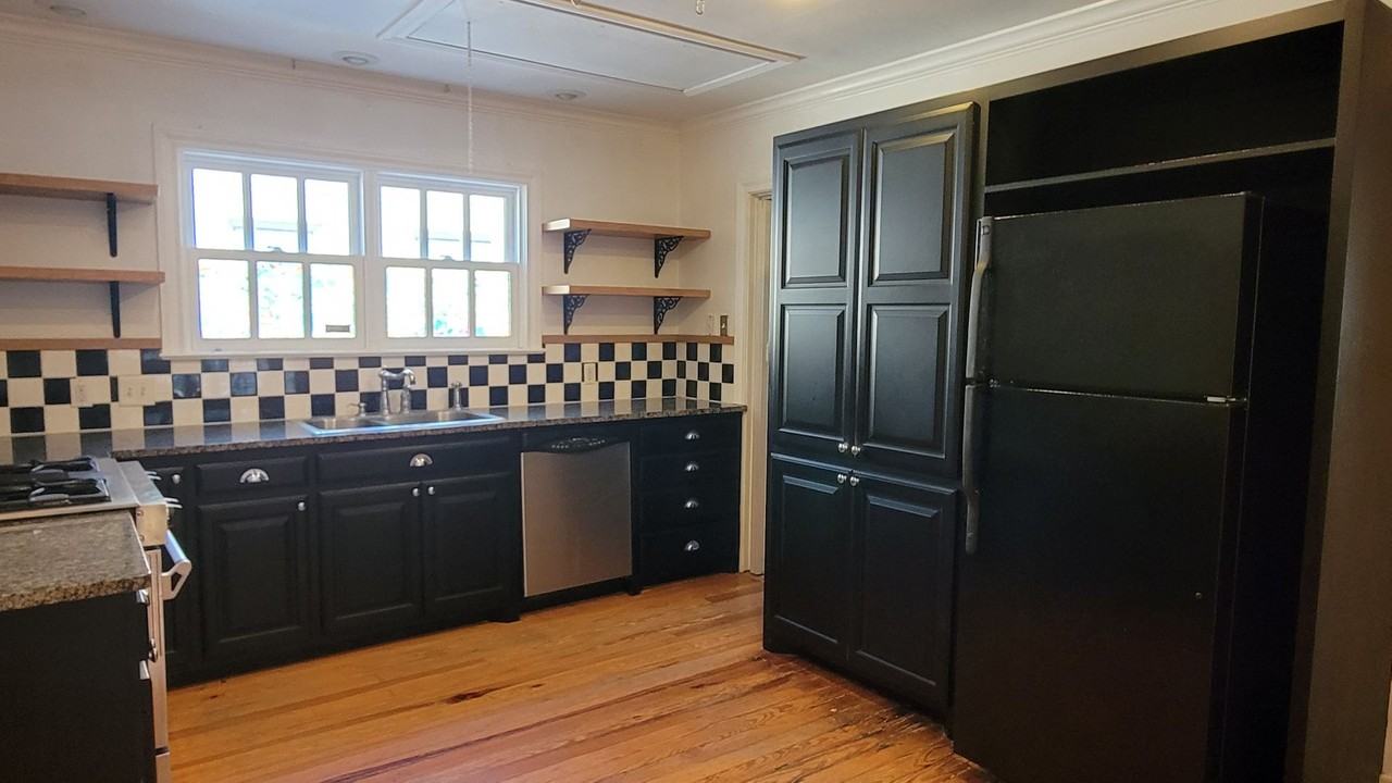 3008 22nd St - Photo 6 of 20