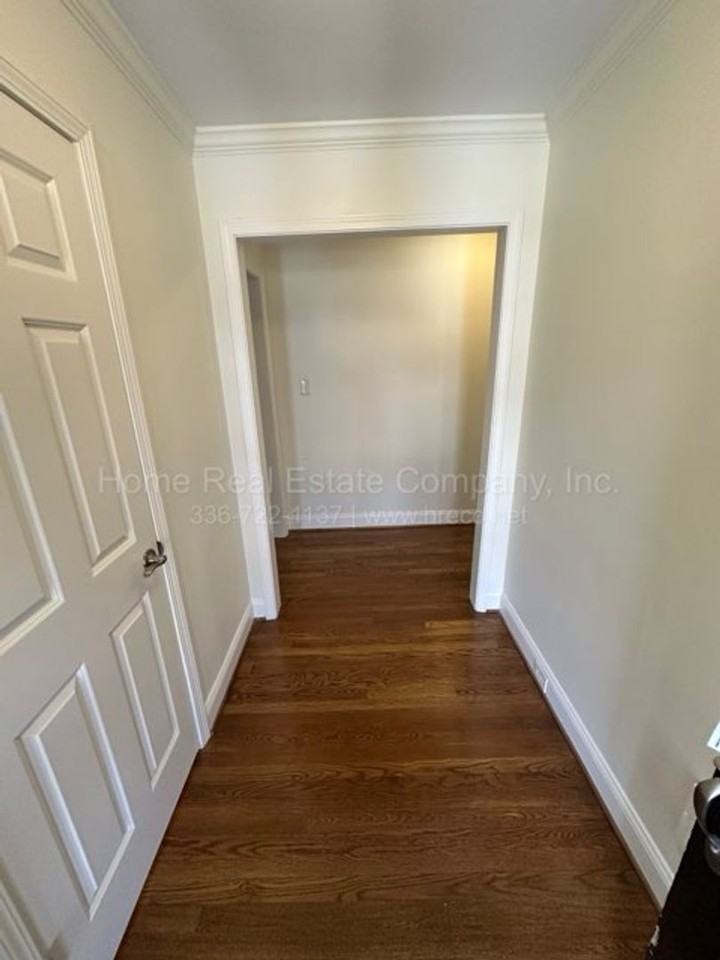 248 Grandview Dr - Photo 2 of 17