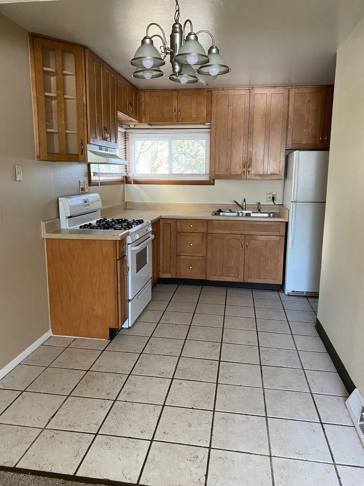 239 S Edgehill Ave - Photo 3 of 28