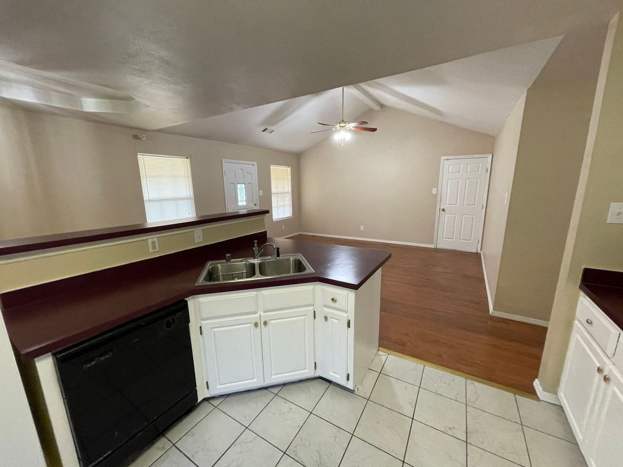 4219 Young St - Photo 3 of 15