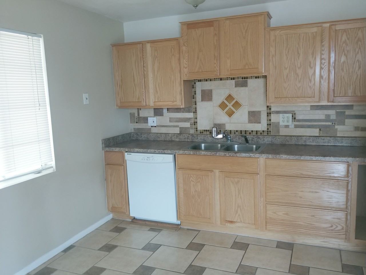 11356 N 113th Ave - Photo 4 of 6