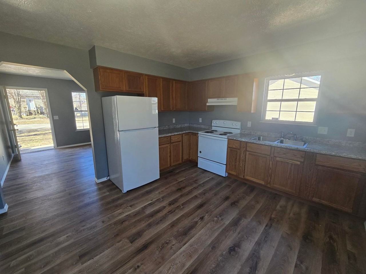 1108 S 11th St - Photo 3 of 12