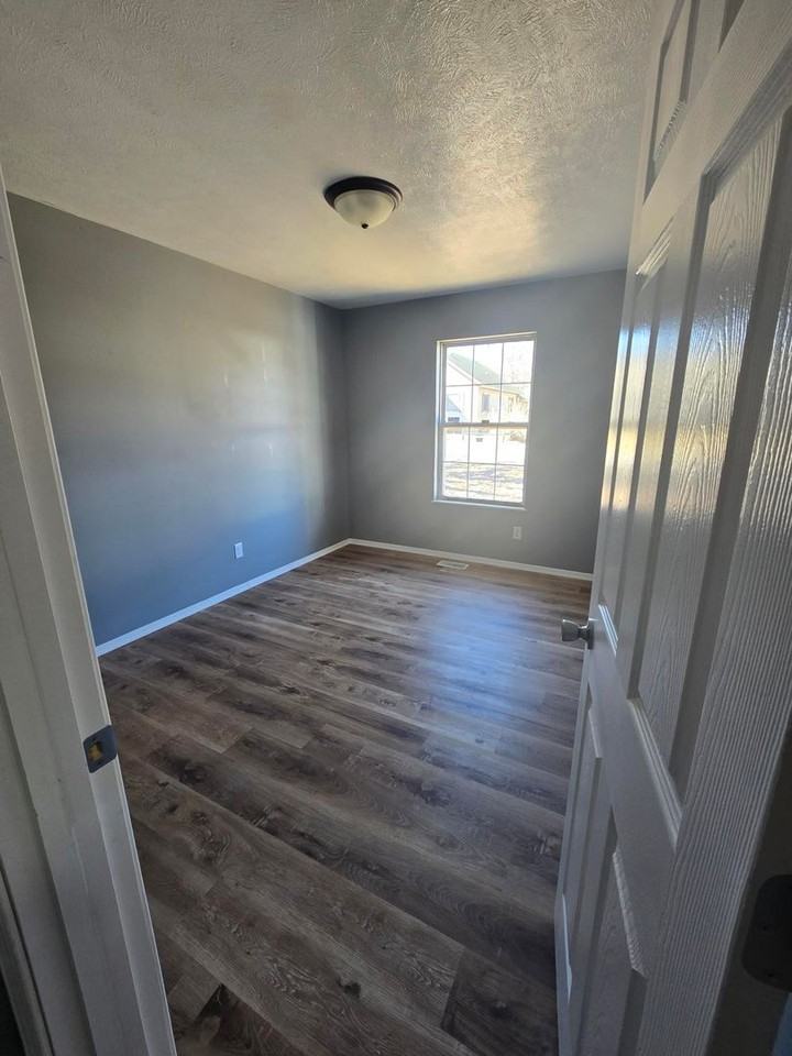 1108 S 11th St - Photo 6 of 12