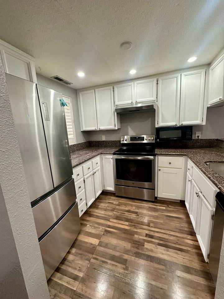 6226 Joaquin Murieta Ave - Photo 2 of 8