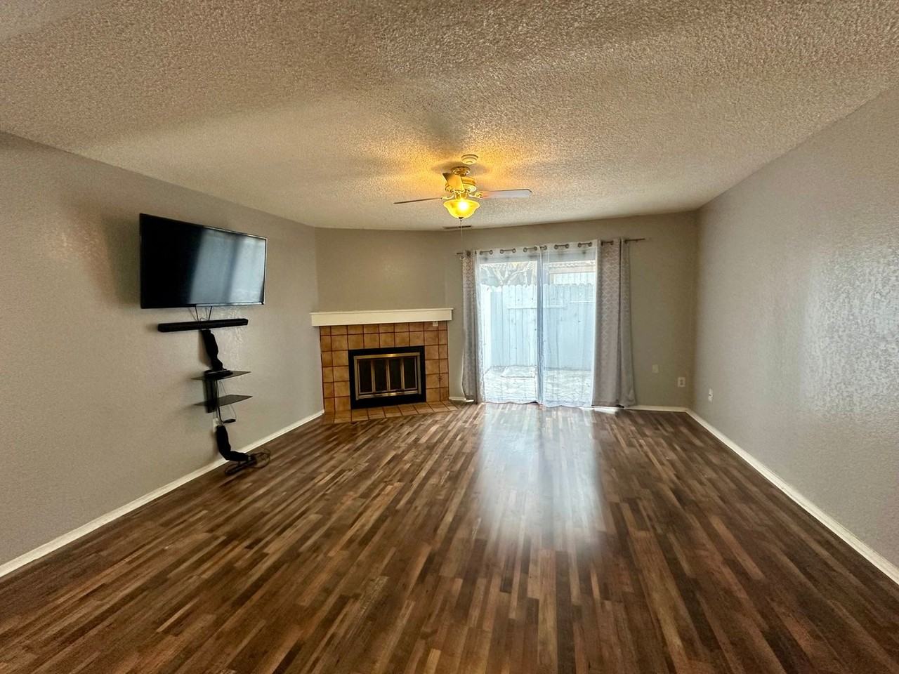 6226 Joaquin Murieta Ave - Photo 3 of 8