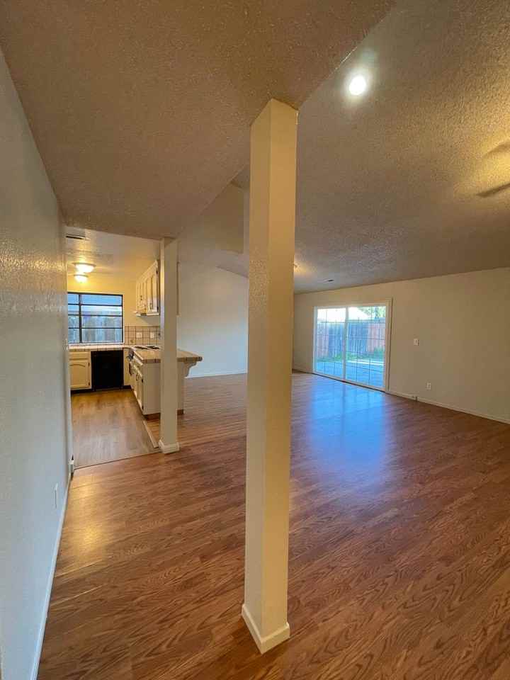 472 E Clinton Ave - Photo 3 of 45