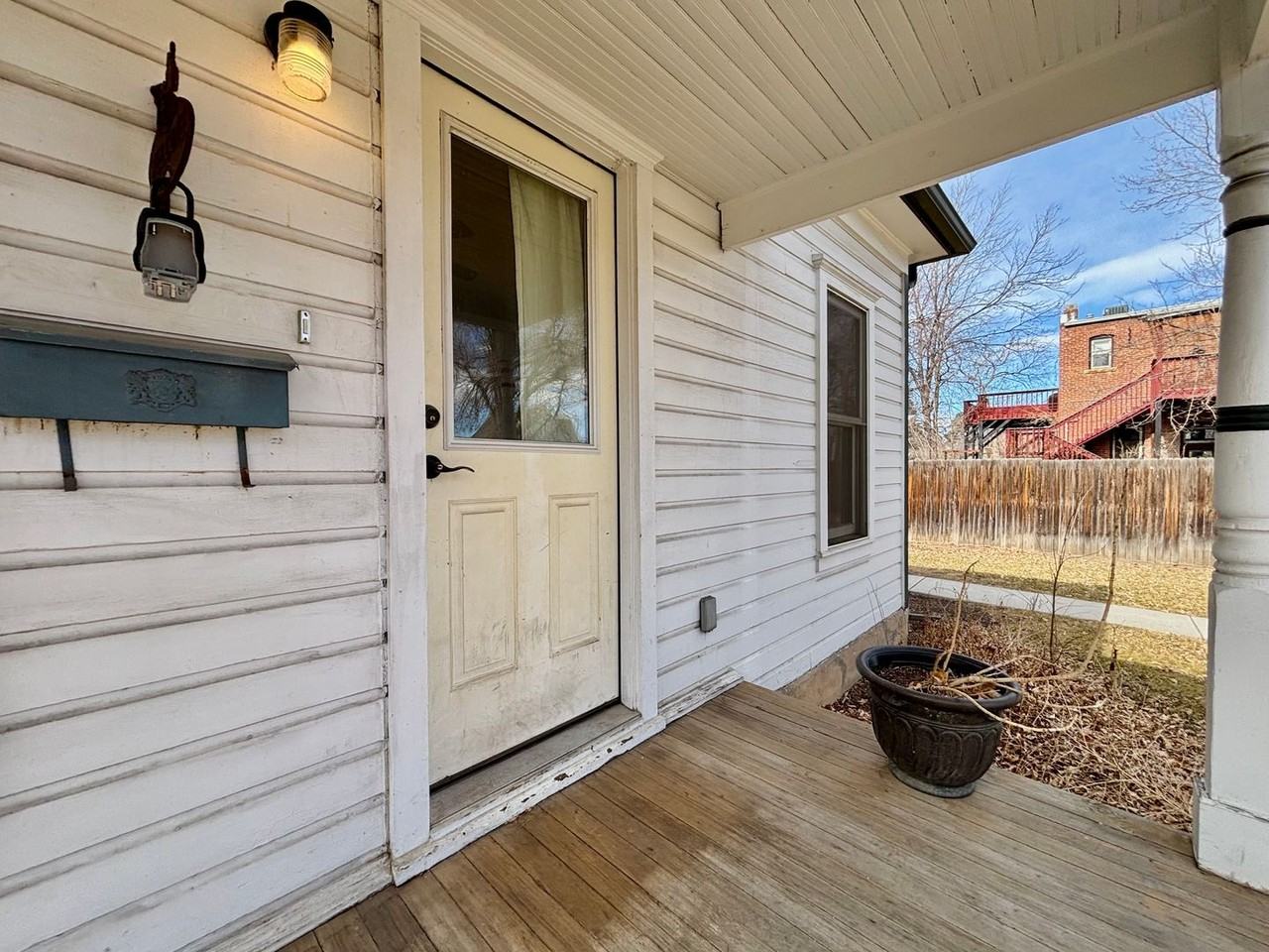 411 Whedbee St - Photo 2 of 16