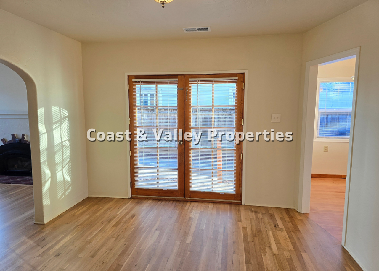 522 Capitol St - Photo 5 of 13
