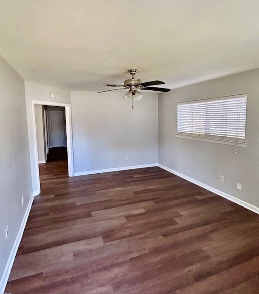 4507 Robinhood Dr - Photo 2 of 11
