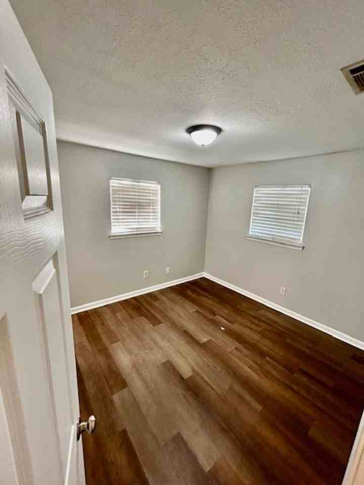 4507 Robinhood Dr - Photo 7 of 11