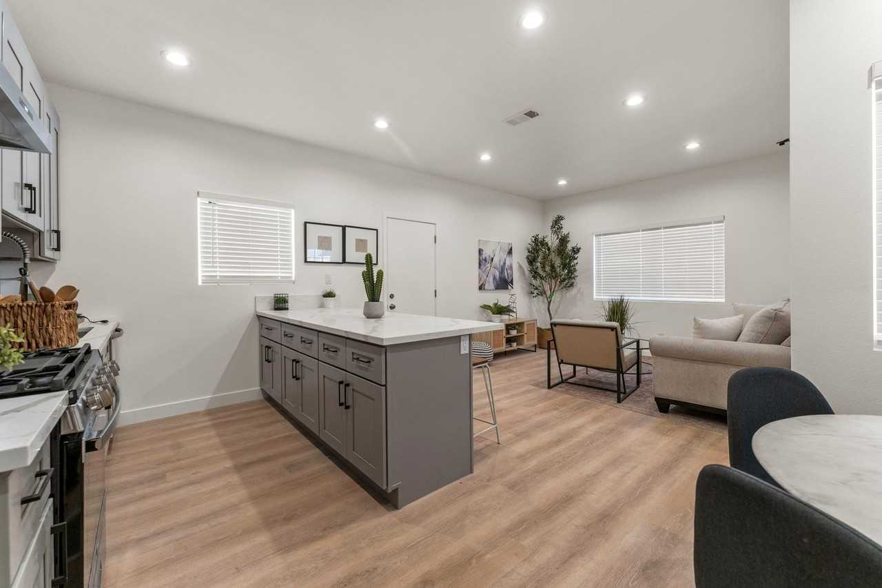 10695 Mckeen St - Photo 3 of 14