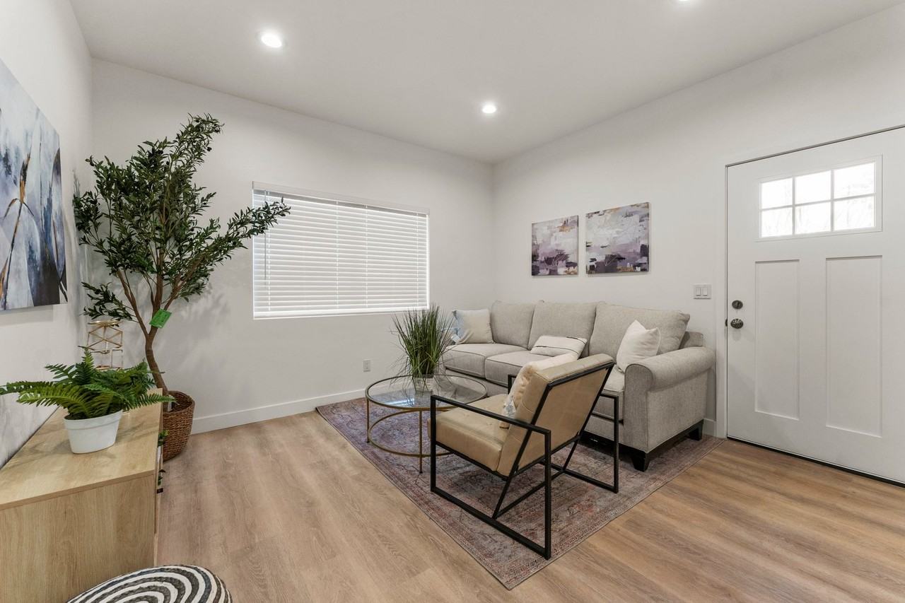 10695 Mckeen St - Photo 4 of 14