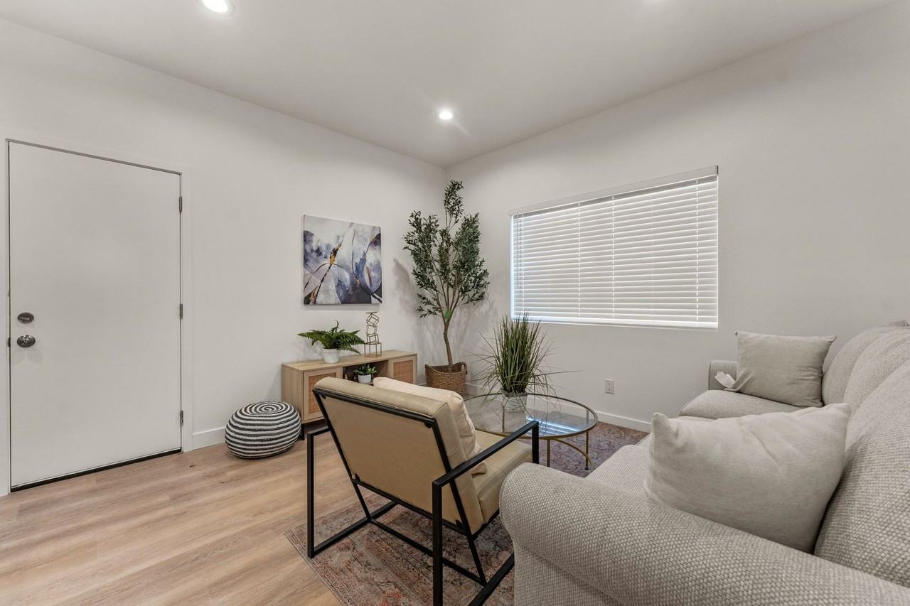 10695 Mckeen St - Photo 5 of 14